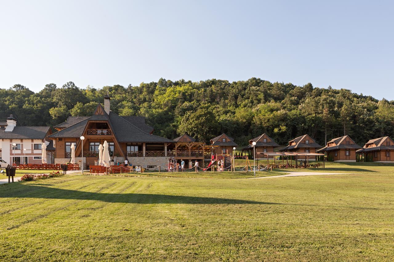 Bed and Breakfast Etno Naselje Vrdnicka Kula Vrdnik Exterior foto