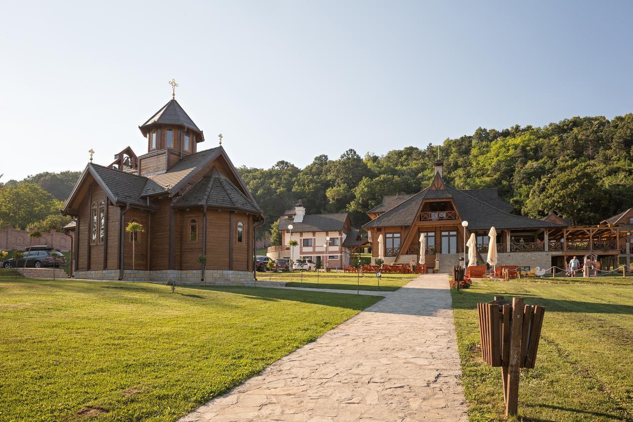 Bed and Breakfast Etno Naselje Vrdnicka Kula Vrdnik Exterior foto