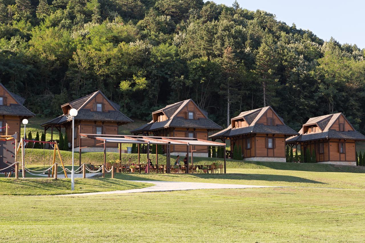 Bed and Breakfast Etno Naselje Vrdnicka Kula Vrdnik Exterior foto