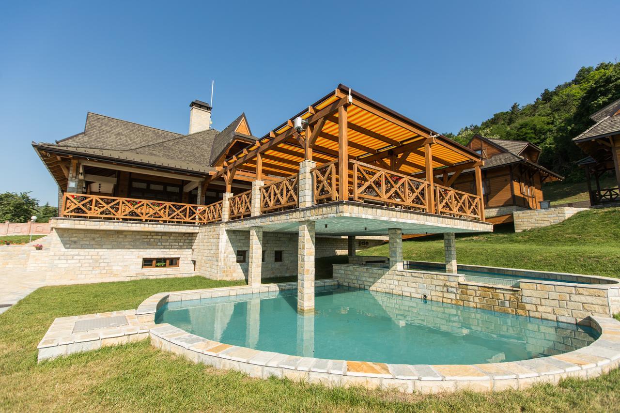 Bed and Breakfast Etno Naselje Vrdnicka Kula Vrdnik Exterior foto
