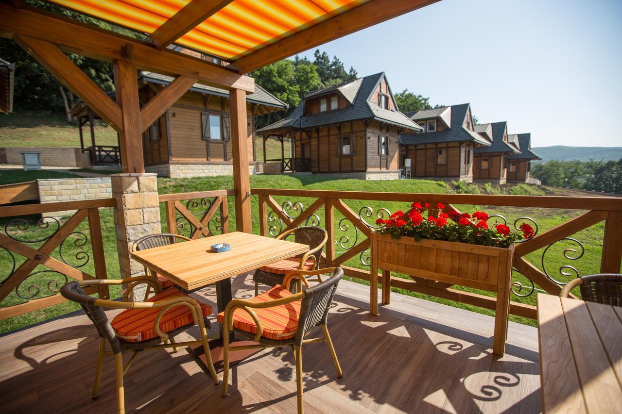 Bed and Breakfast Etno Naselje Vrdnicka Kula Vrdnik Exterior foto