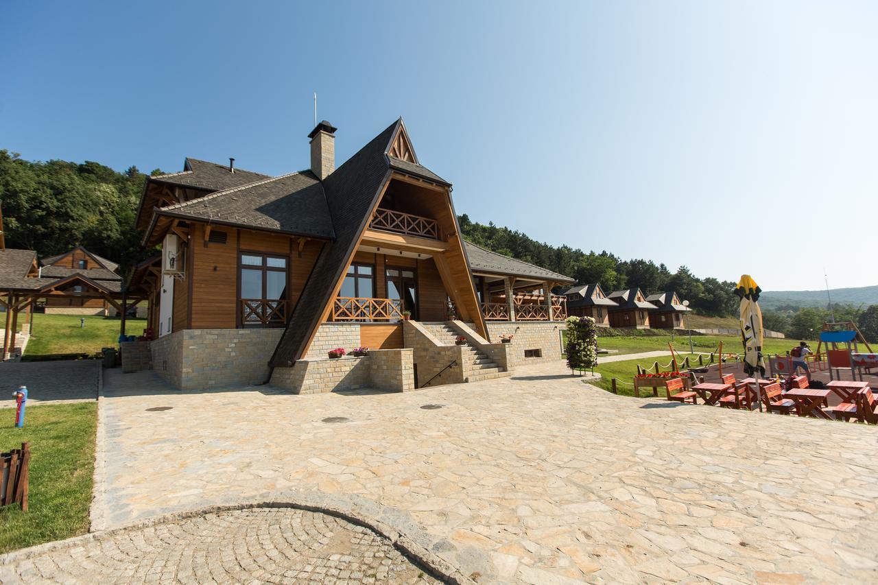 Bed and Breakfast Etno Naselje Vrdnicka Kula Vrdnik Exterior foto