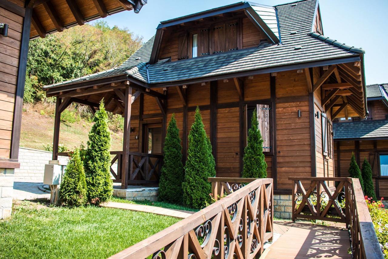 Bed and Breakfast Etno Naselje Vrdnicka Kula Vrdnik Exterior foto