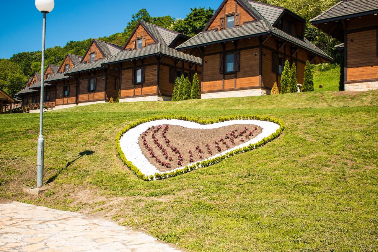Bed and Breakfast Etno Naselje Vrdnicka Kula Vrdnik Exterior foto